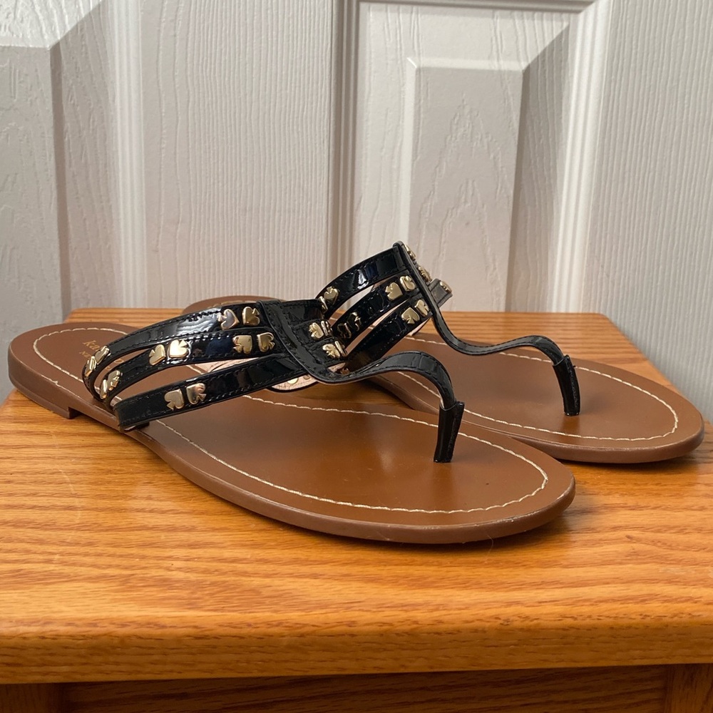 kate spade Carol Black Patent Leather Heart Detail Thong Sandals SZ 8.5
